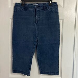 St.John’s Bay 👍SO COMFY 💕Denim Capris